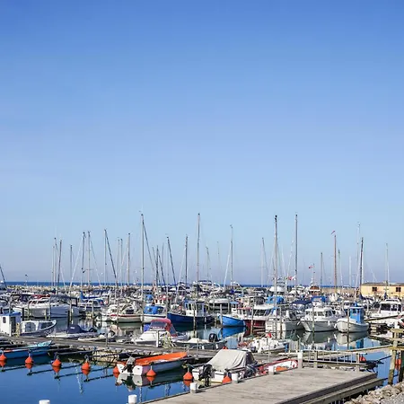 Holiday home Pet Friendly In *